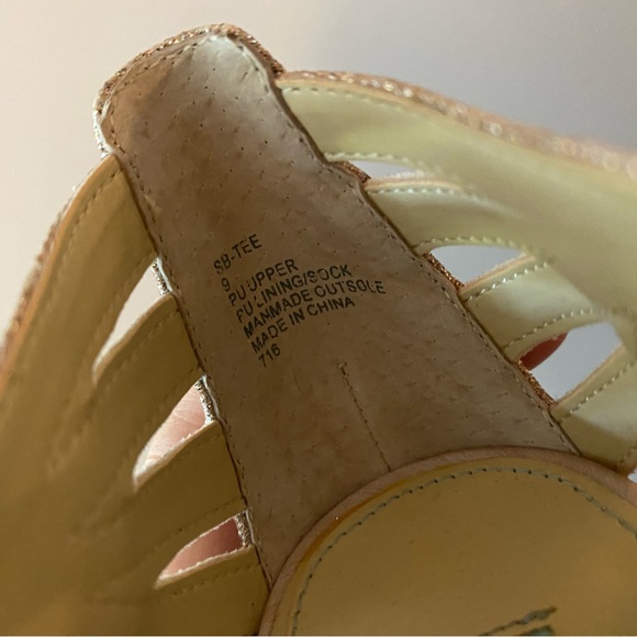 Blue by Betsey Johnson Tee Champagne Glitter Dress Sandals Size 9 - Picture 5 of 5